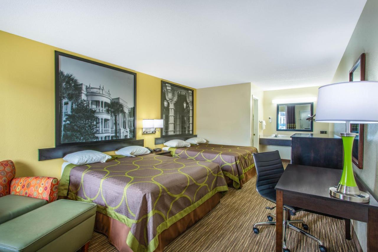 Super 8 By Wyndham Florence Bagian luar foto
